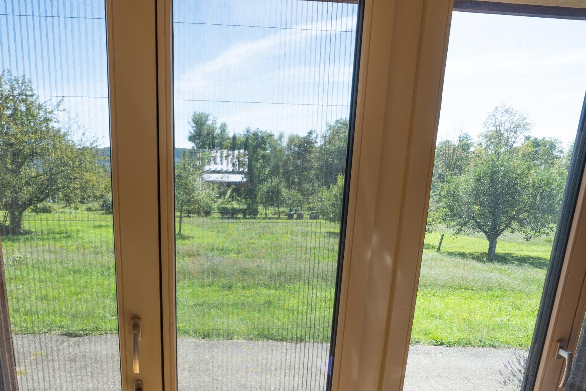 Tiny House Chez Claudine - Relaxen, Workspace, Naehe Thermen, Netflix, Free Parking & Wifi 브루그 외부 사진