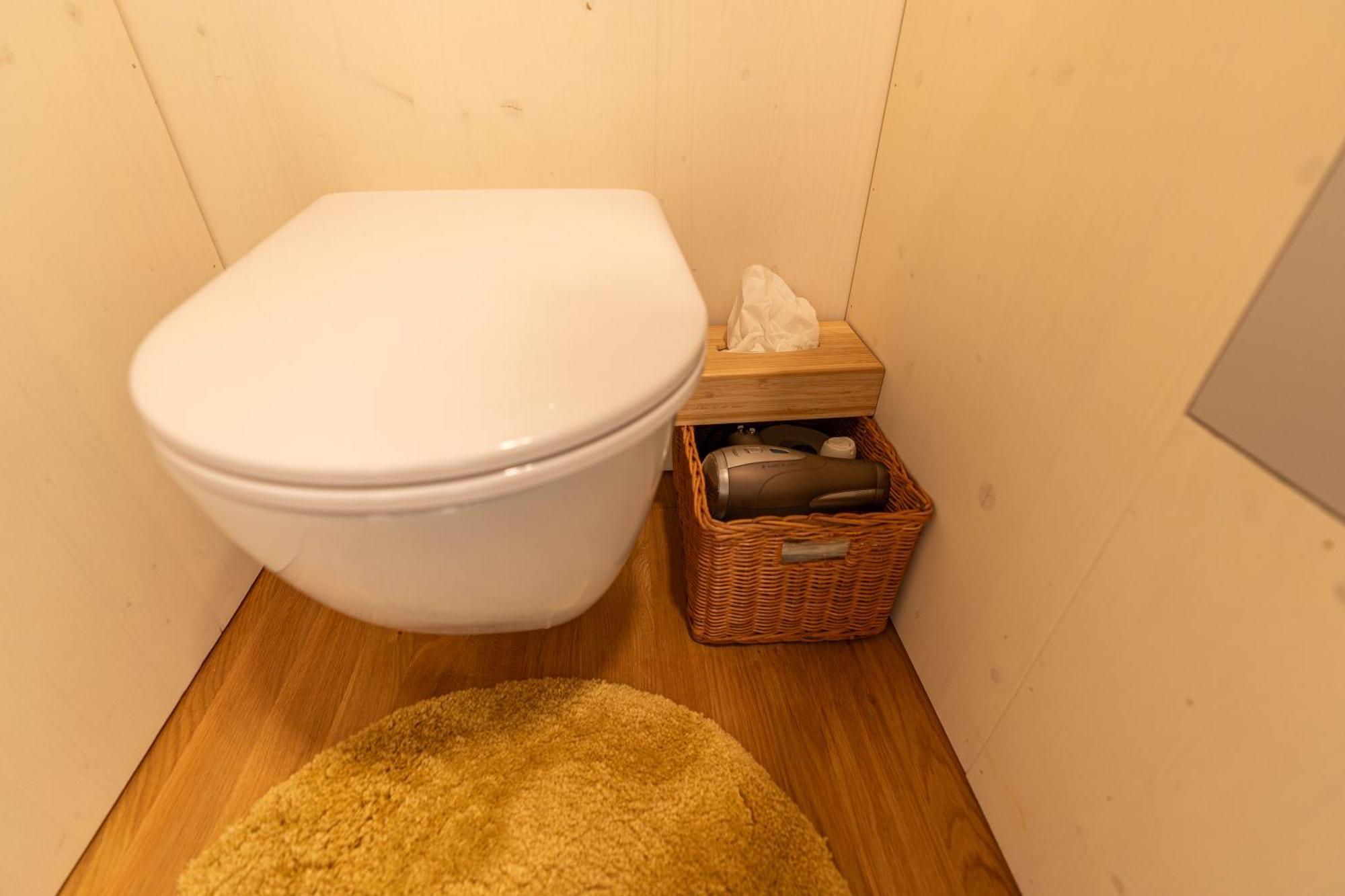 Tiny House Chez Claudine - Relaxen, Workspace, Naehe Thermen, Netflix, Free Parking & Wifi 브루그 외부 사진
