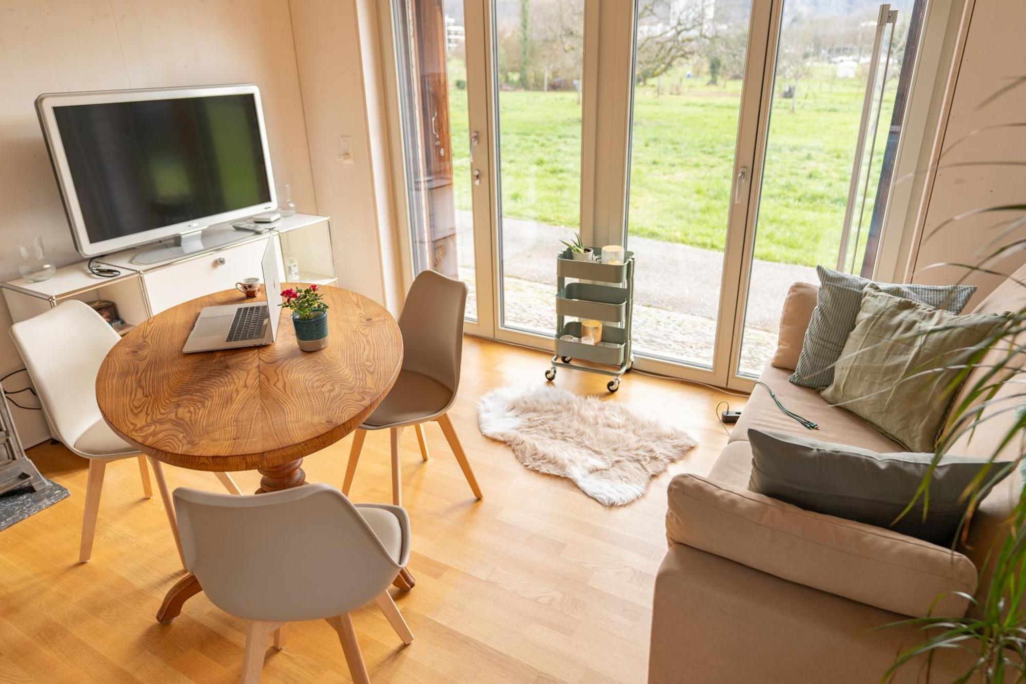 Tiny House Chez Claudine - Relaxen, Workspace, Naehe Thermen, Netflix, Free Parking & Wifi 브루그 외부 사진