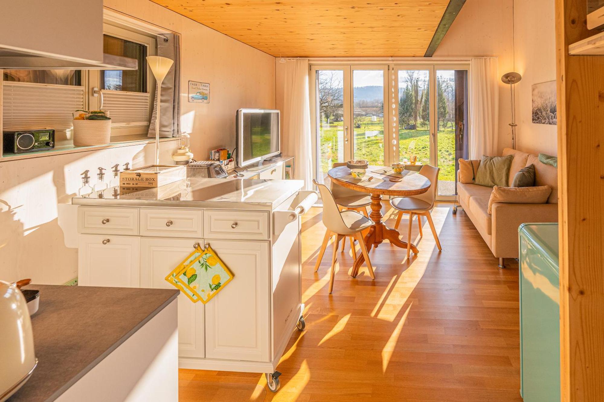 Tiny House Chez Claudine - Relaxen, Workspace, Naehe Thermen, Netflix, Free Parking & Wifi 브루그 외부 사진